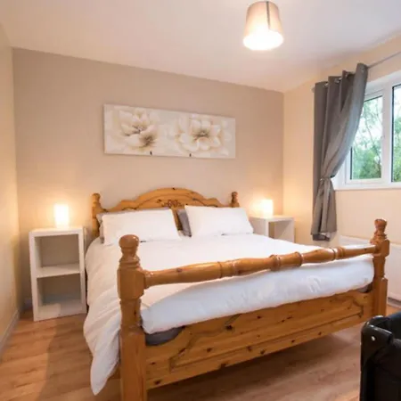 3-bed House In With Panoramic Hillside Se *