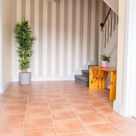 3-bed House In With Panoramic Hillside Se