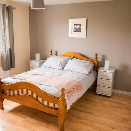 3-bed House In With Panoramic Hillside Se