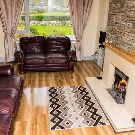 3-bed House In With Panoramic Hillside Se *