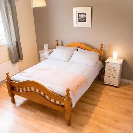 3-bed House In With Panoramic Hillside Se