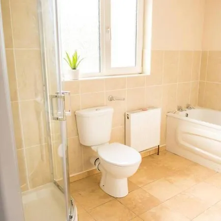 3-bed House In With Panoramic Hillside Se *